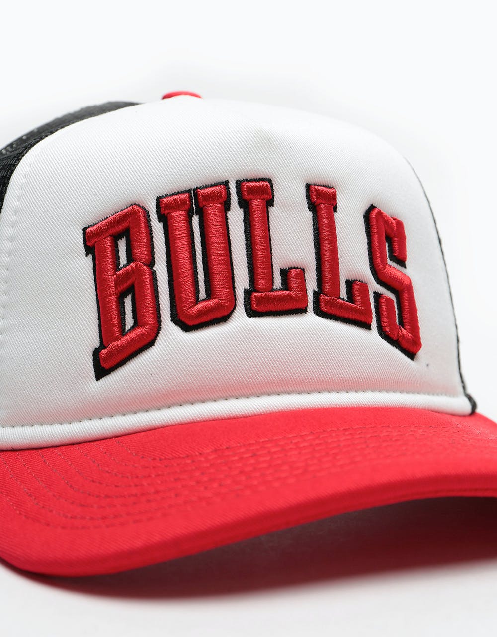 New Era Chicago Bulls Team Trucker Cap - White/Team