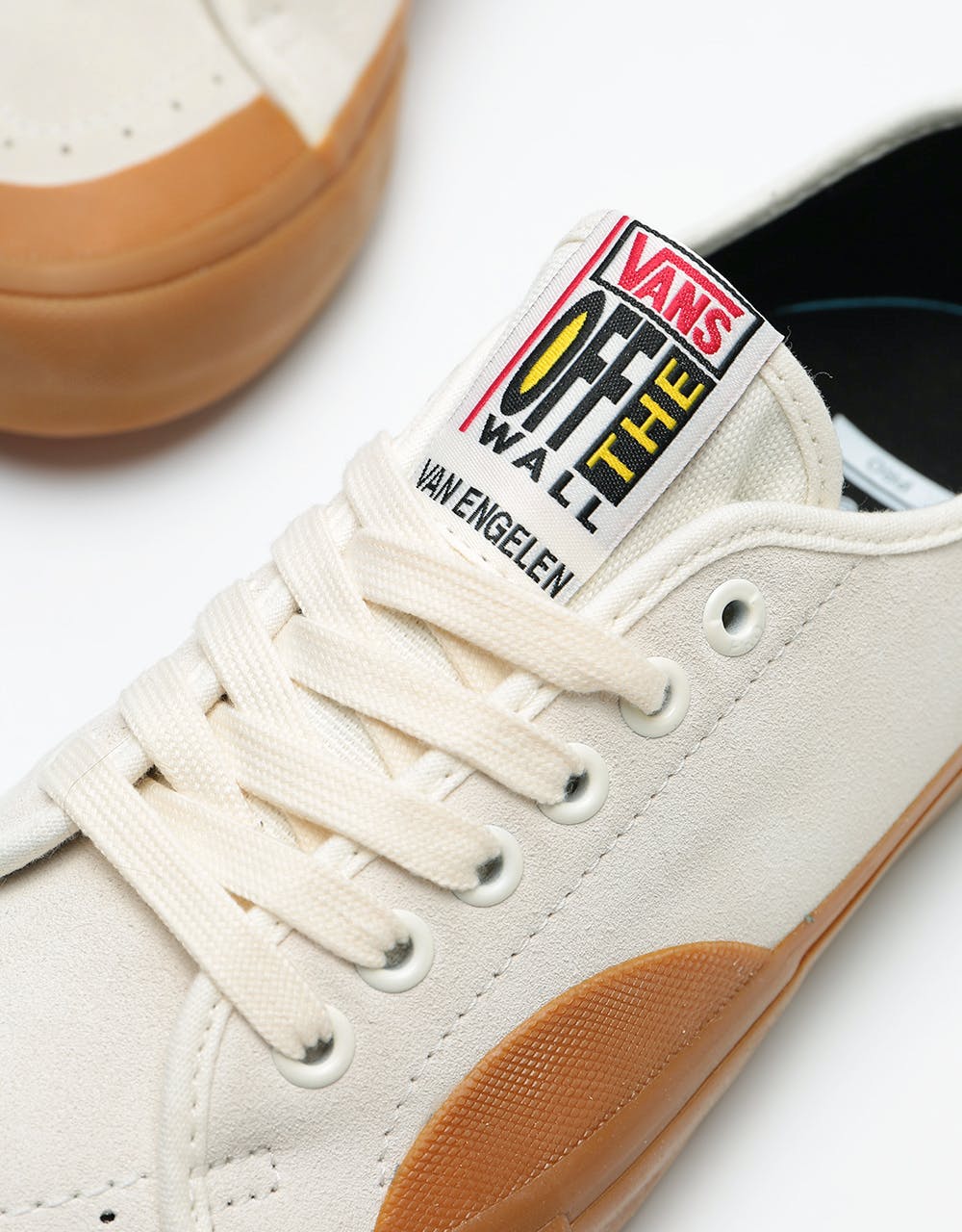 Vans AV Classic Pro Skate Shoes - Marshmallow/Classic Gum