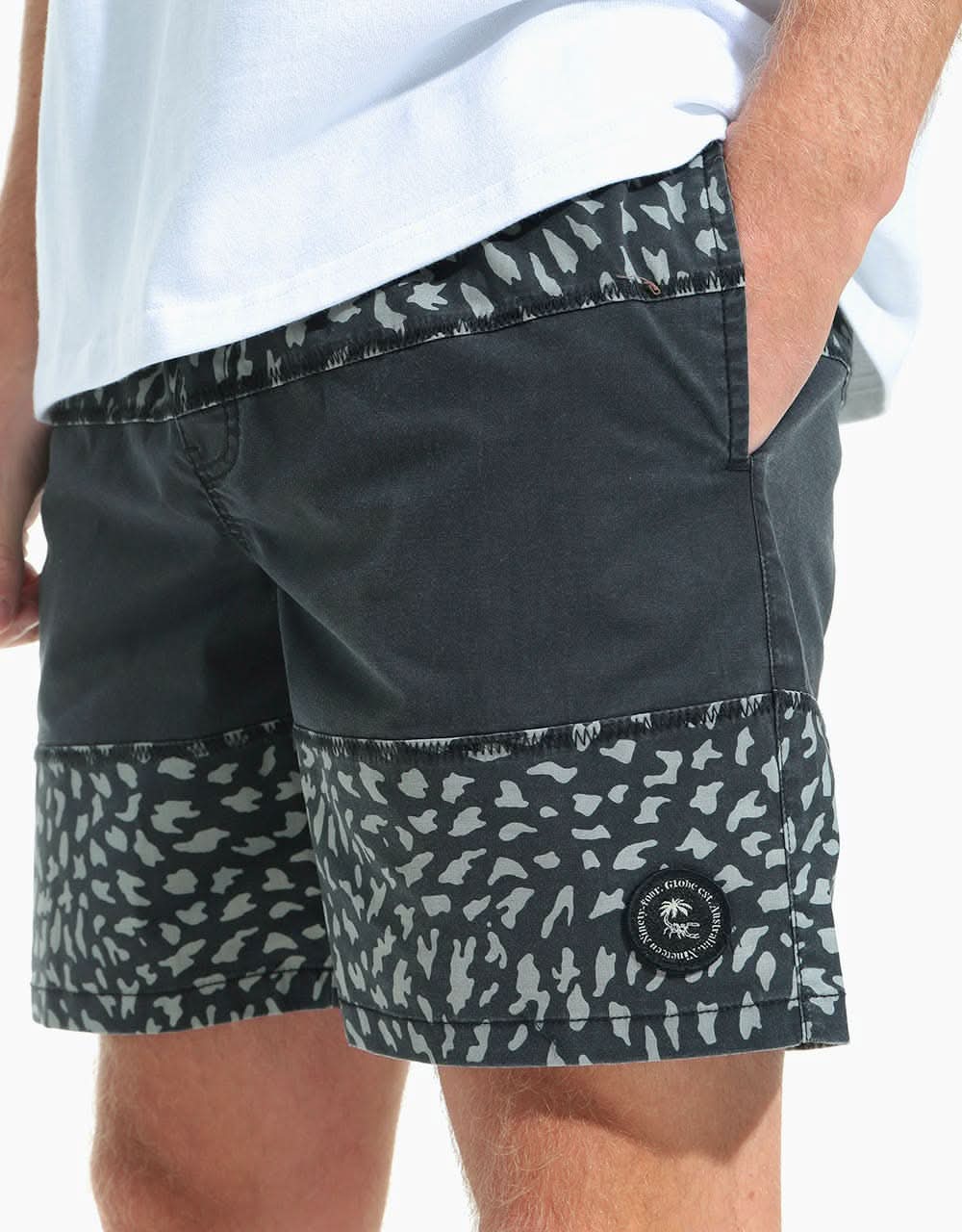Globe Wild Life Poolshort - Black