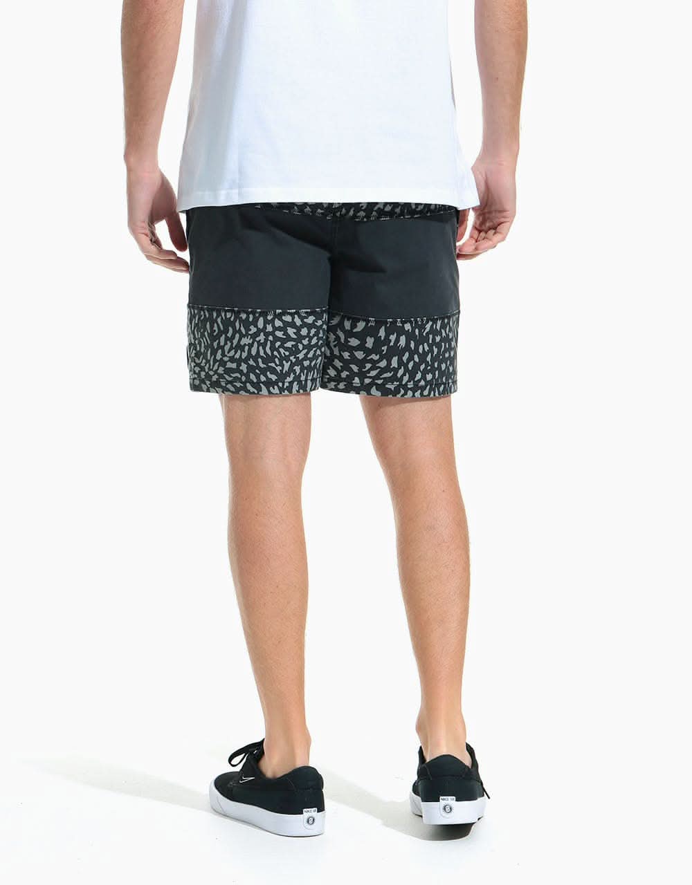 Globe Wild Life Poolshort - Black