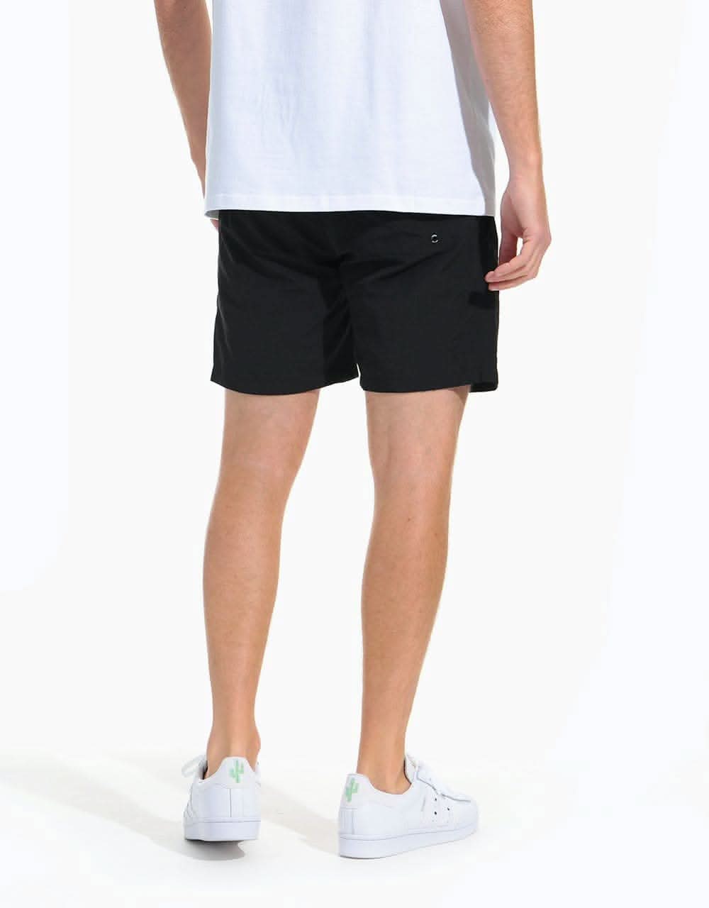 Globe Dana V 16.5" Poolshort - Black