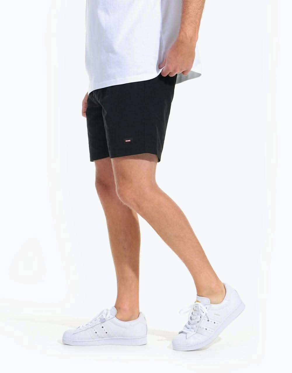 Globe Dana V 16.5" Poolshort - Black
