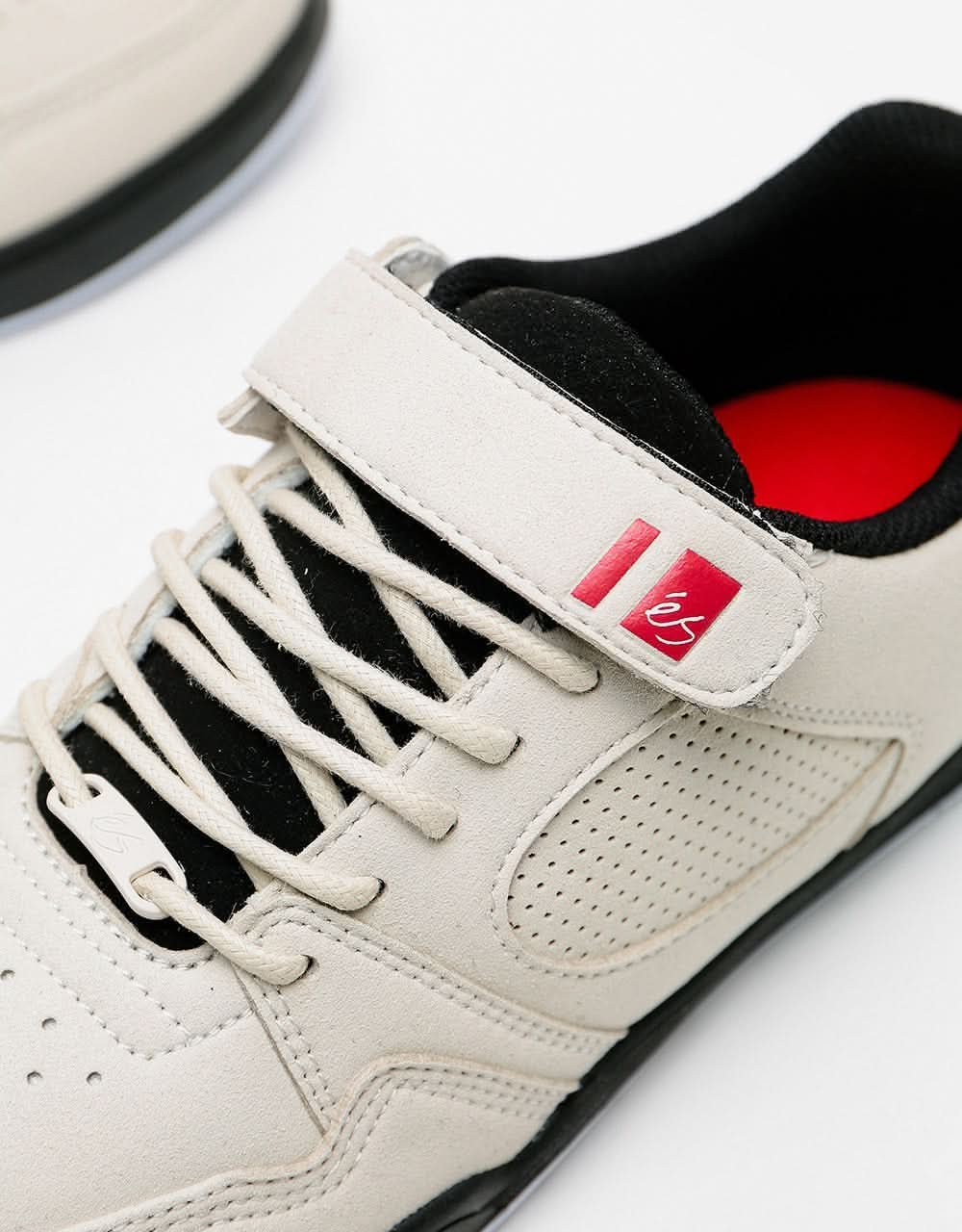 éS Accel Slim Plus Skate Shoes - White/Black