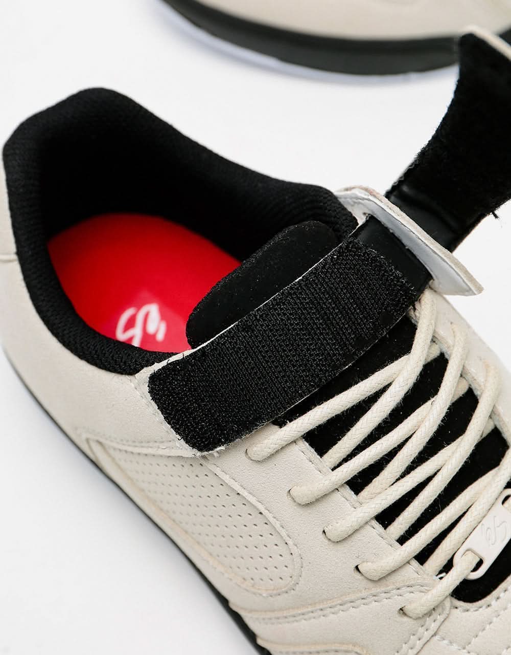 éS Accel Slim Plus Skate Shoes - White/Black