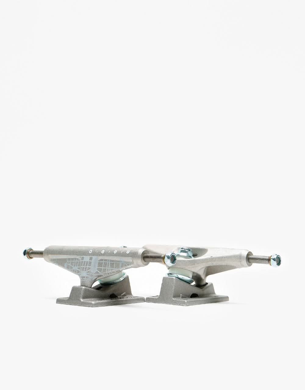 Venture Worrest Plaza Raw 5.2 Low Skateboard Trucks (Pair)