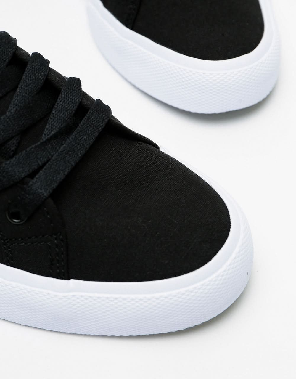 DC Manual Skate Shoes - Black/White