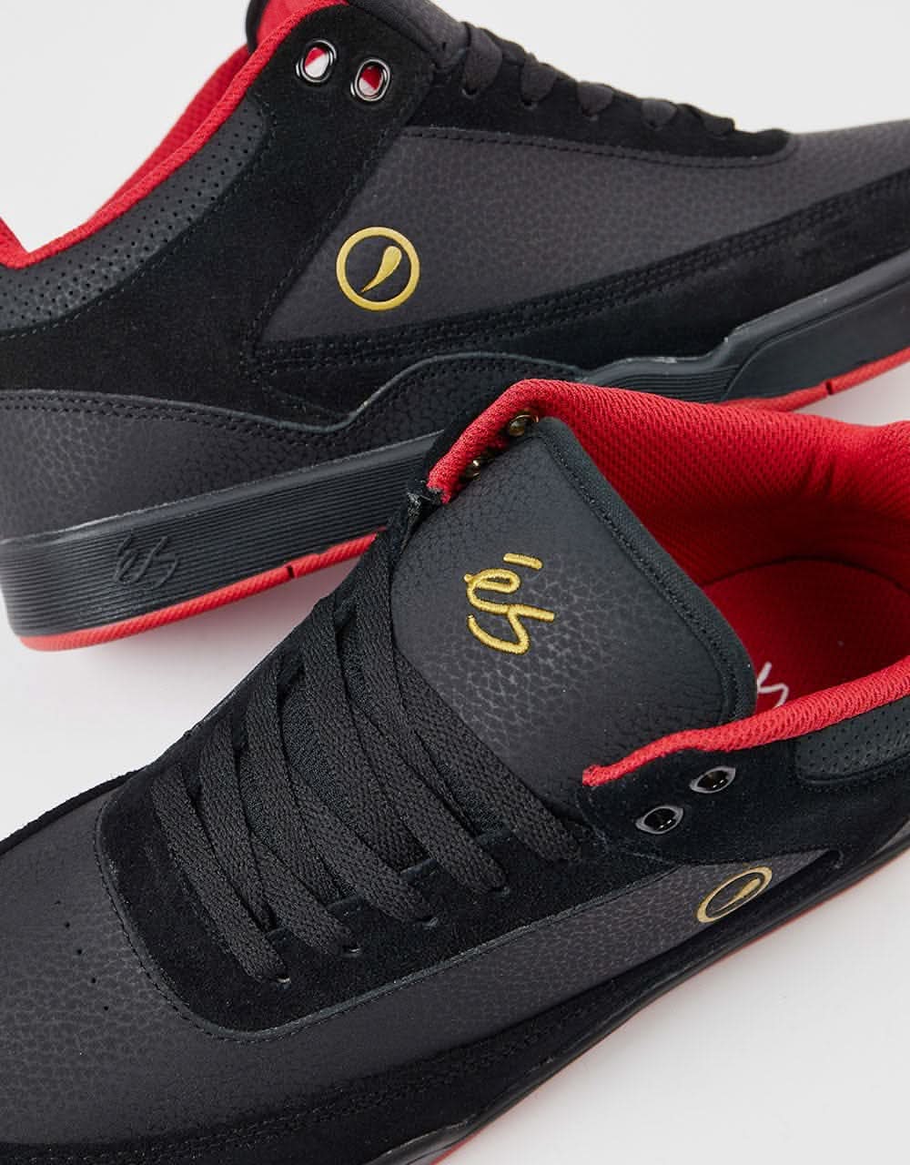éS Stylus Mid Skate Shoes - Black/Red